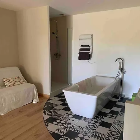 Apartment Independant Dans Maison, Avec Jacuzzi